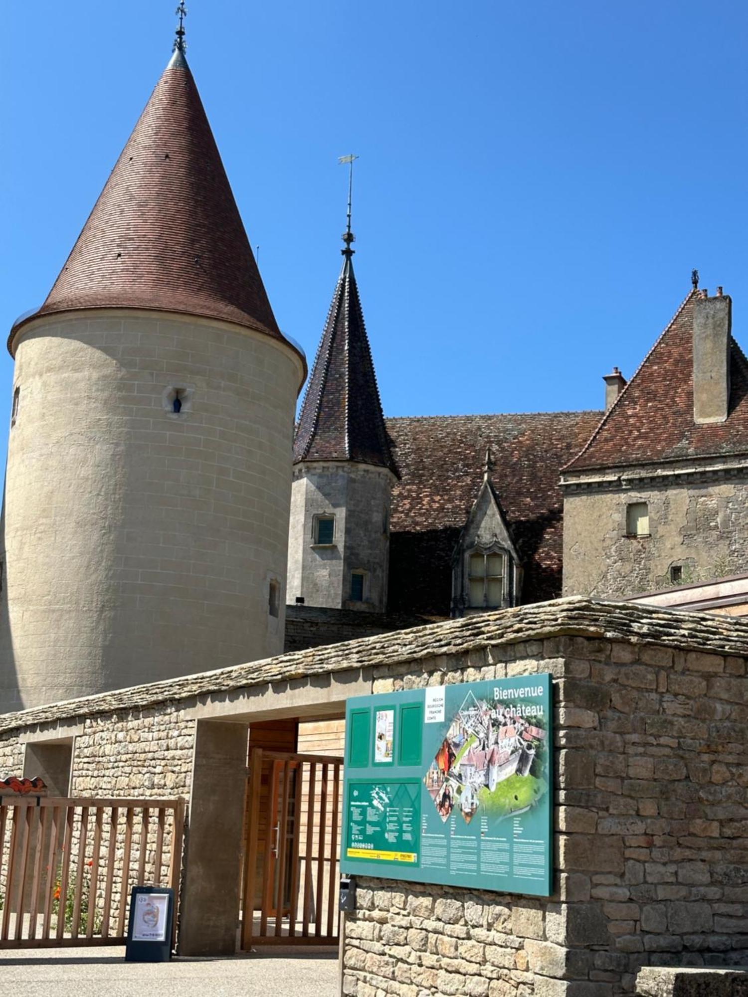 Chateauneuf Suites Exteriör bild
