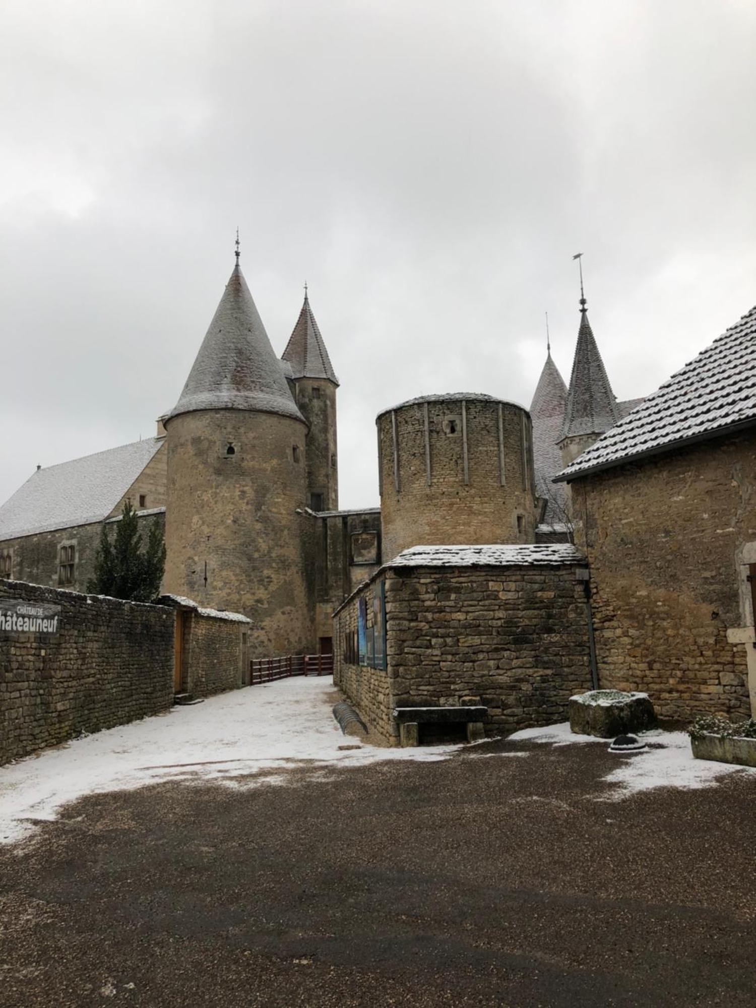 Chateauneuf Suites Exteriör bild